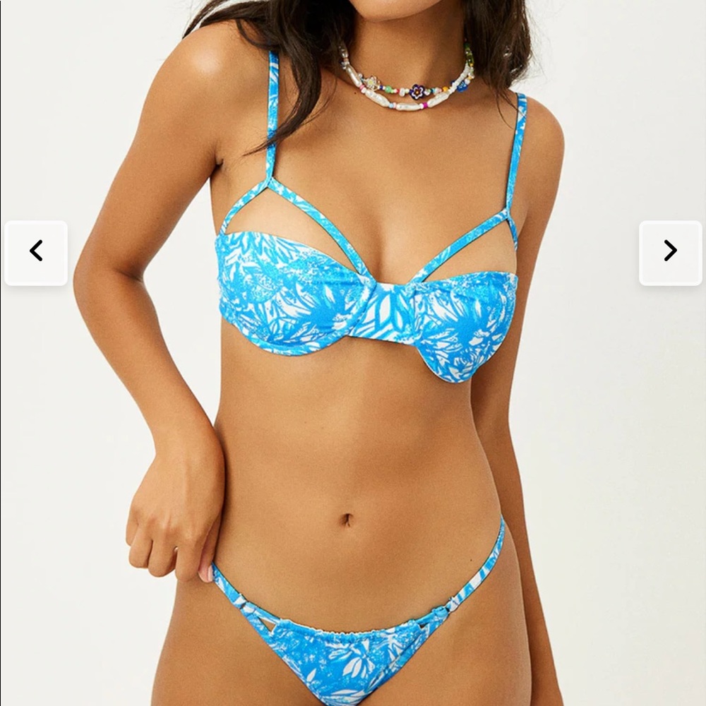 Frankies Bikinis “Hazel” bikini top Iris - Small